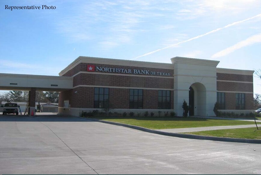 More Photos Of 1002 Texan Trl, Grapevine Bank For Sale