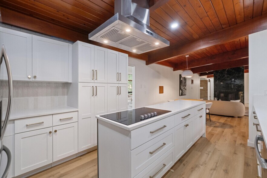 More Photos Of 176 Kingsview Dr, Weirton Showroom For Sale