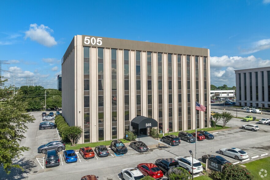 More Photos Of 505 N Sam Houston Pky E, Houston Unknown For Lease