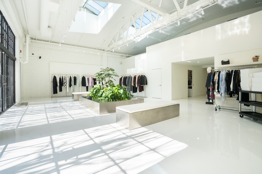 More Photos Of 9970 Santa Monica Blvd, Beverly Hills Storefront For Lease