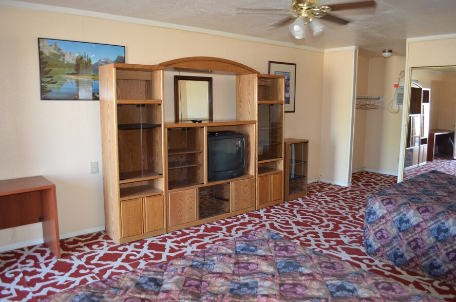 More Photos Of 904 W Main St, Quartzsite Hotel For Sale