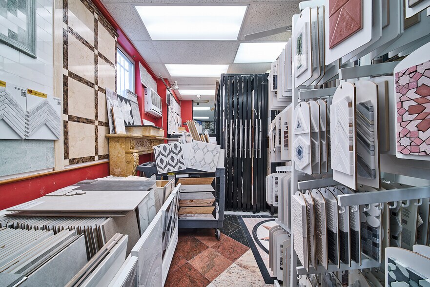 More Photos Of 2100 Jericho Tpke, Garden City Park Warehouse For Lease