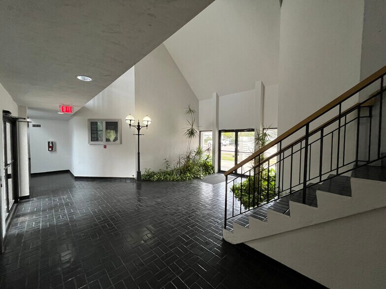 More Photos Of 950 S Tamiami Trl, Sarasota Medical For Lease