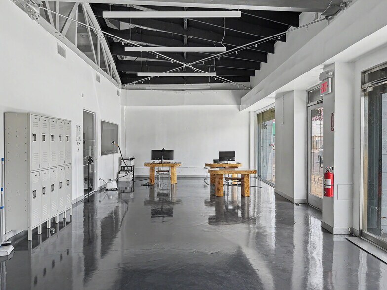 More Photos Of 1507-1509 Maple Ave, Los Angeles Warehouse For Lease