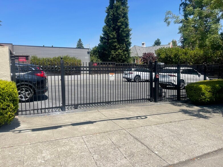 More Photos Of 4490 Piedmont Ave, Oakland Office For Sale