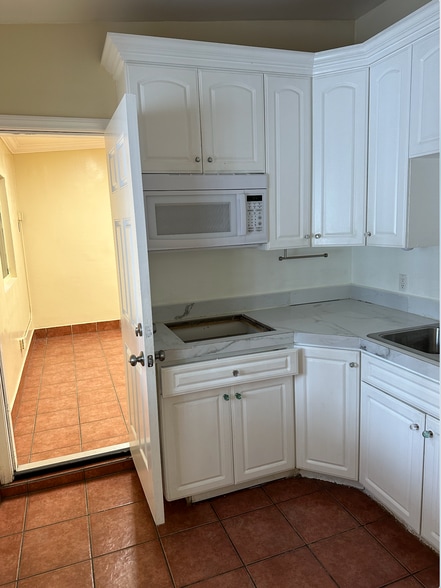 More Photos Of 13173 Van Nuys Blvd, Pacoima Storefront Retail Office For Sale