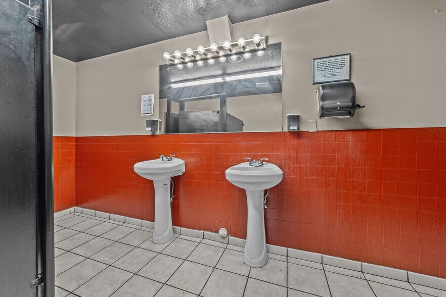 More Photos Of 607 S Main St, King Unknown For Lease