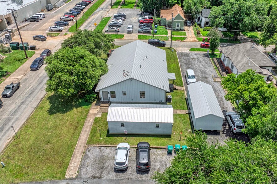 More Photos Of 220 S Elm St, Sherman Office For Sale