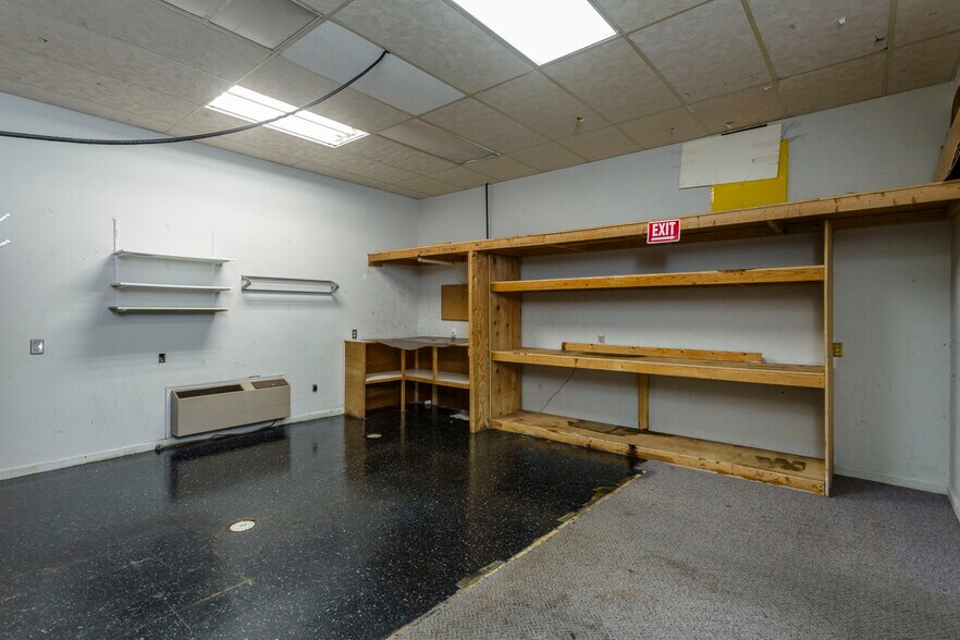 More Photos Of 889 E Market St, Harrisonburg Storefront Retail Office For Sale