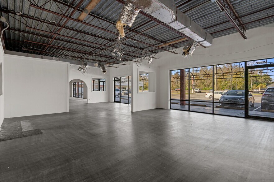 More Photos Of 13705-13741 N Dale Mabry Hwy, Tampa Unknown For Lease