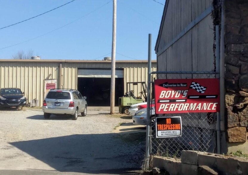 Primary Photo Of 3230 Linda, Memphis Service For Sale