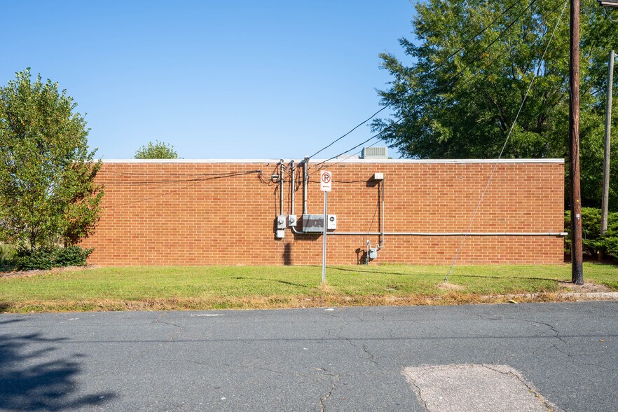 More Photos Of 902-904 Cleveland St, Durham Flex For Lease