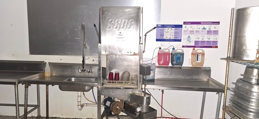 More Photos Of 1401 Texas 16, Graham Restaurant For Sale