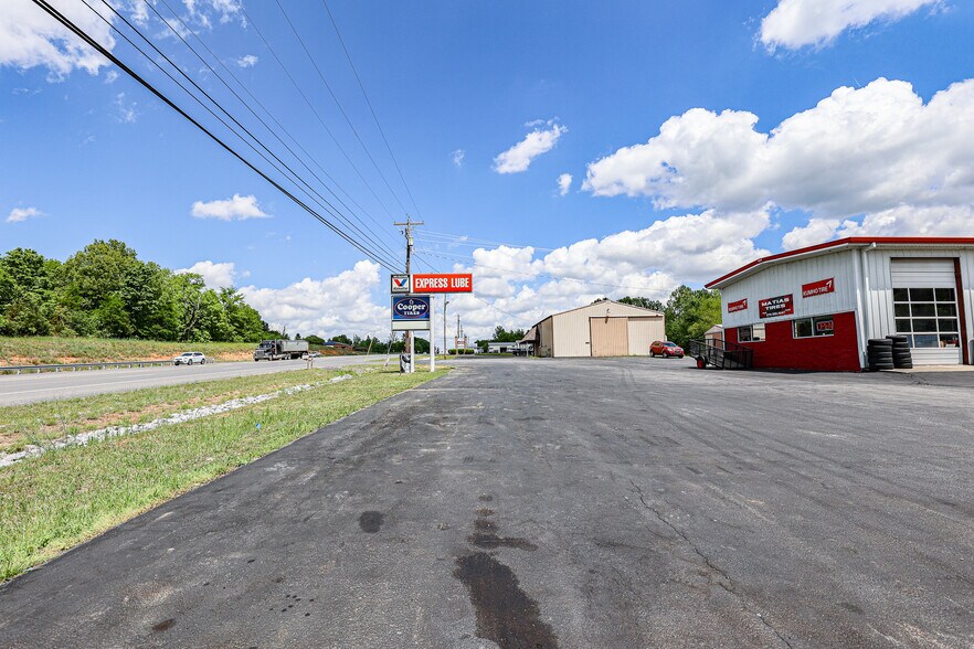 More Photos Of 430 US-62 E, Eddyville Auto Repair For Sale
