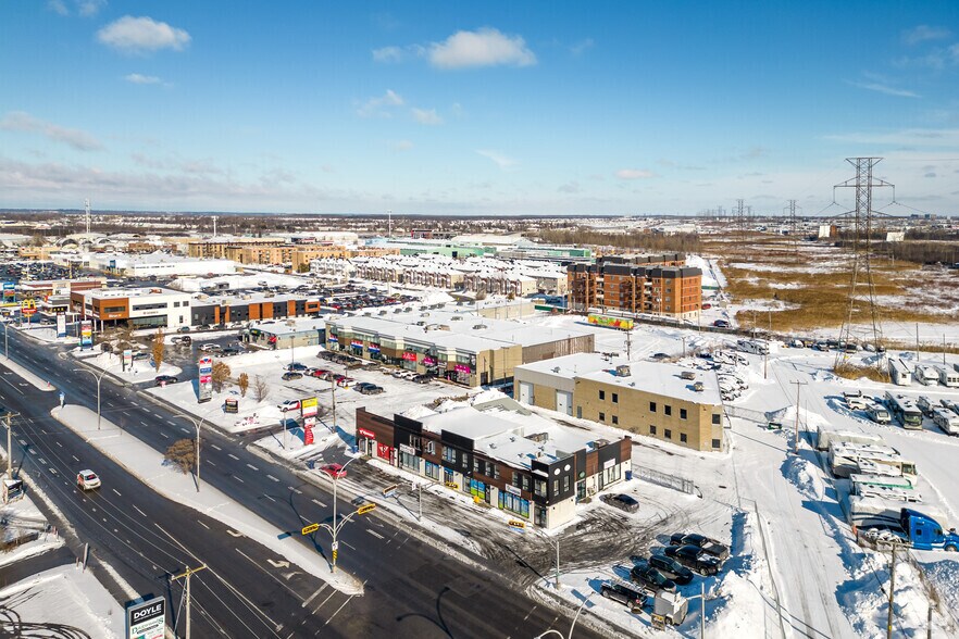 More Photos Of 328-330 Boul Curé-Labelle, Laval Freestanding For Sale