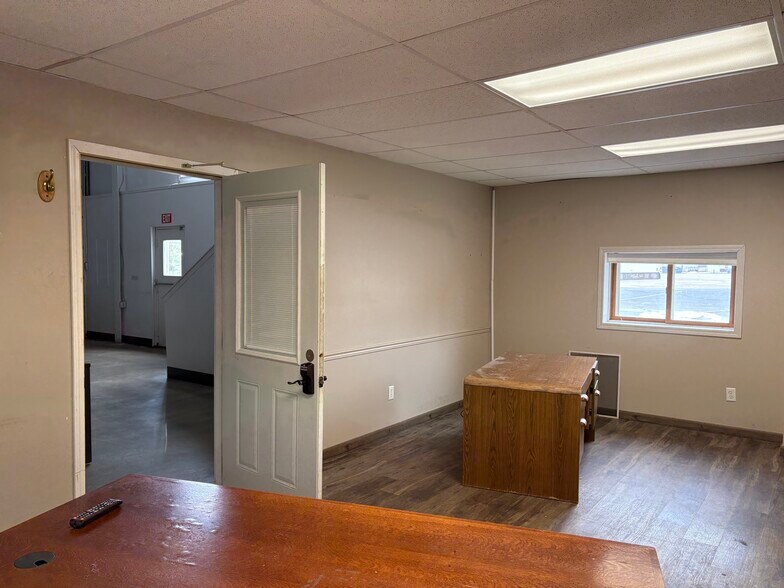 More Photos Of 2905 N Lincoln Rd, Escanaba General Retail For Sale