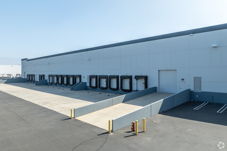 More Photos Of 2470 W Lugonia Ave, Redlands Warehouse For Lease