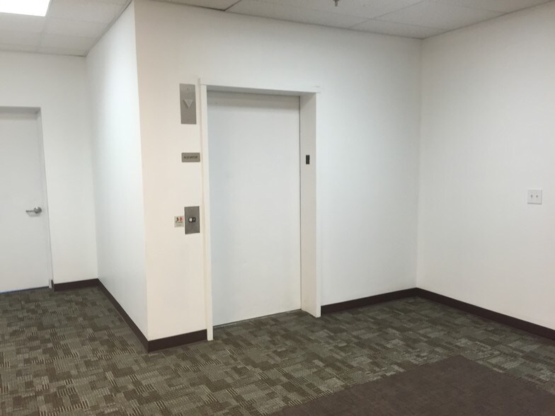 More Photos Of 1 S Main St, Toms River Warehouse For Lease