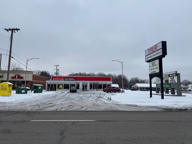 Primary Photo Of 3620 Belmont Ave, Youngstown Freestanding For Sale
