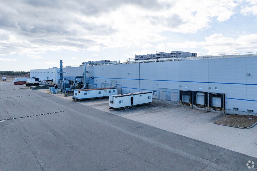 More Photos Of 50 Horseblock Rd N, Medford Industrial For Sale
