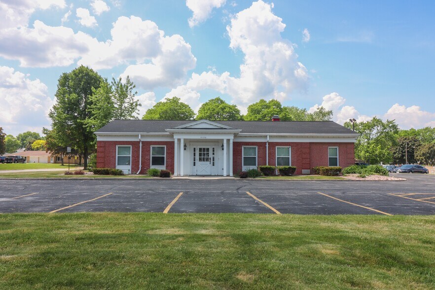 More Photos Of 2120 S Ridge Rd, Green Bay Office For Lease