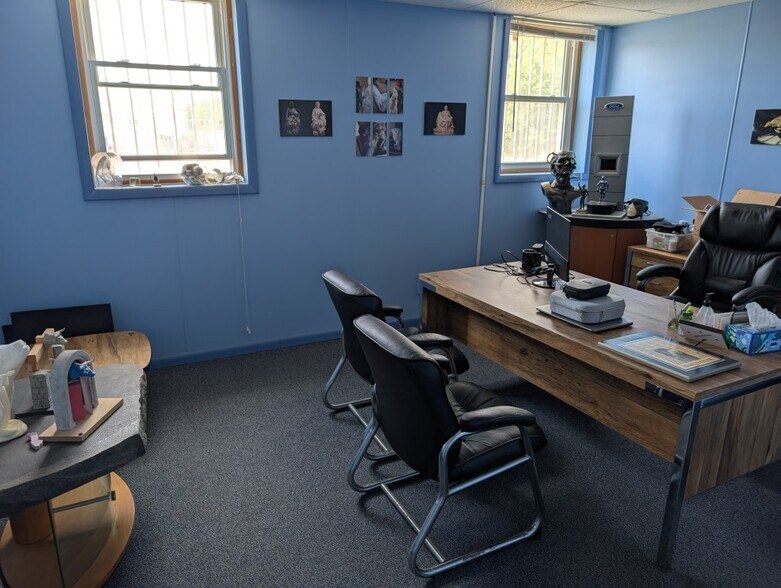 More Photos Of 74 Leonard Wood Rd, Battle Creek Manufacturing For Sale