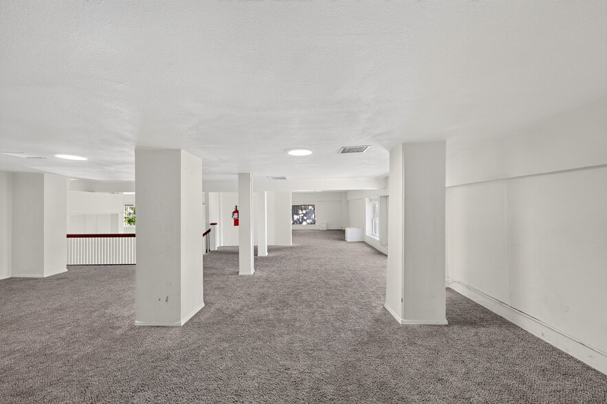 More Photos Of 1300-1340 Broadway Ave, Atwater Storefront For Lease