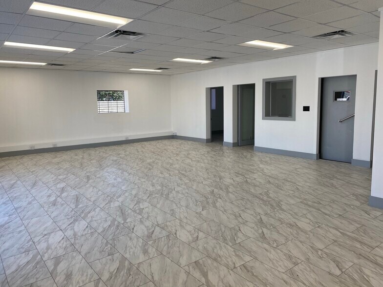 More Photos Of 1301 S Orange Blossom Trl, Orlando Warehouse For Lease