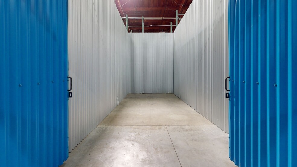 More Photos Of 4901-4911 Central Ave, Richmond Showroom For Lease