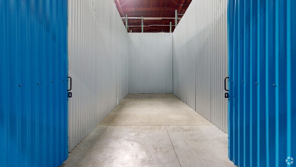 More Photos Of 4901-4911 Central Ave, Richmond Showroom For Lease