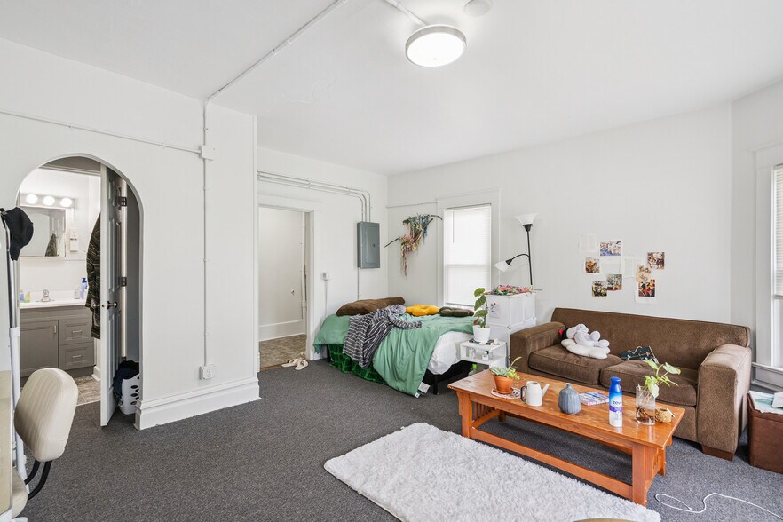 More Photos Of 1132 Main St, Grinnell Multifamily For Sale