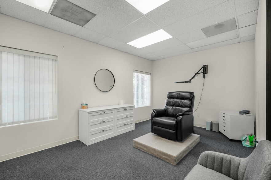More Photos Of 9407 NE Vancouver Mall Dr, Vancouver Office Residential For Sale
