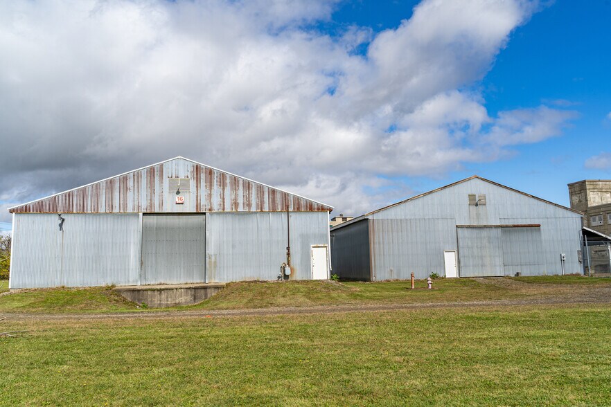 More Photos Of 1575 Lake St, Elmira Manufacturing For Lease
