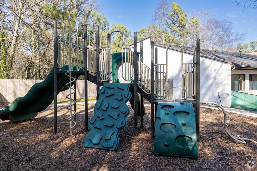 More Photos Of 9330 Nesbit Ferry Rd, Alpharetta Daycare Center For Sale