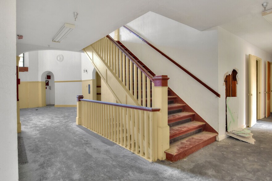 More Photos Of 206 Pilaklakaha Ave, Auburndale Apartments For Sale