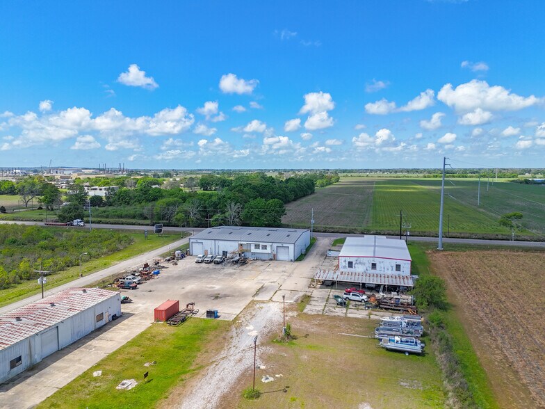 More Photos Of 3703 S Lewis St, New Iberia Warehouse For Sale