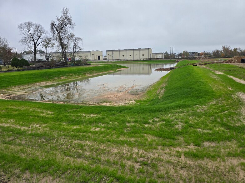 More Photos Of 1201 E 1st St, Humble Land For Lease
