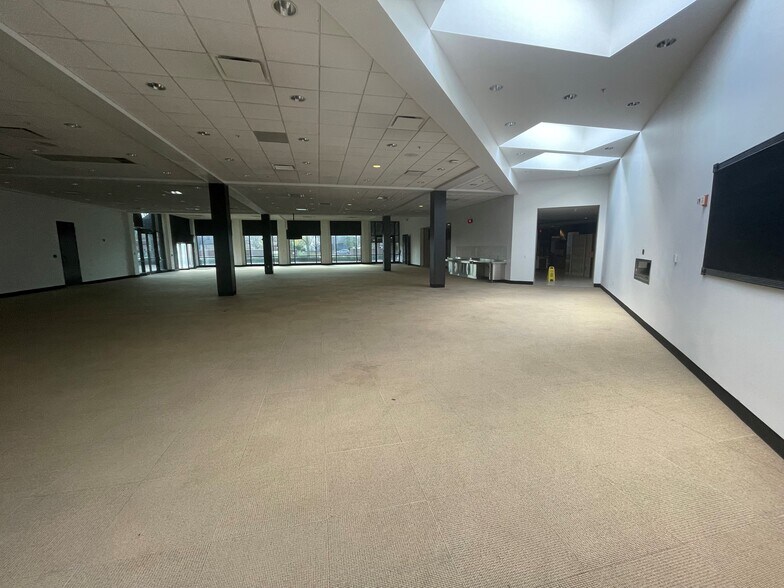 More Photos Of 5959 Bigger Rd, Kettering Light Distribution For Sale