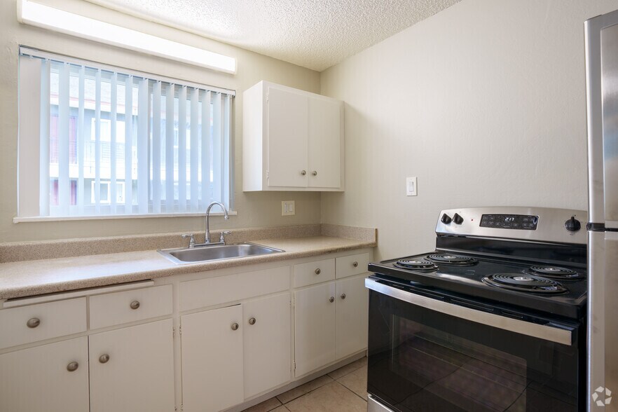 More Photos Of 6638-6646 MacArthur Blvd, Oakland Apartments For Sale