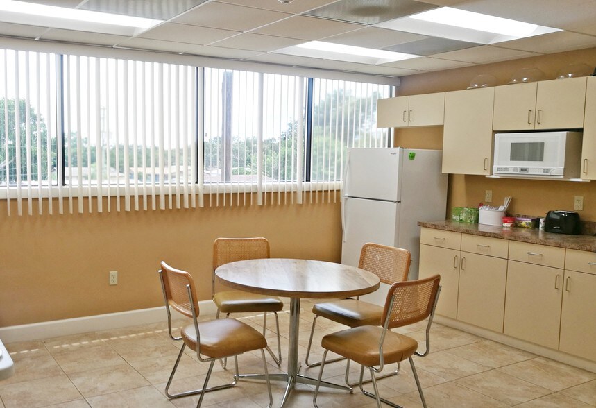 More Photos Of 11200 Seminole Blvd, Largo Medical For Lease