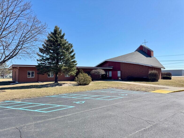 More Photos Of 2015 E Main St, Gas City Flex For Sale