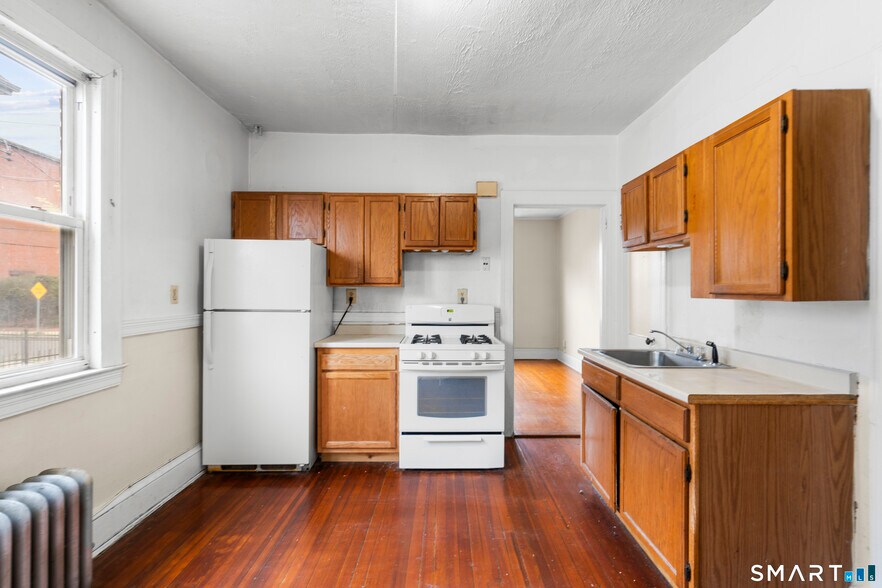 More Photos Of 36-38 School St, Hartford Apartments For Sale