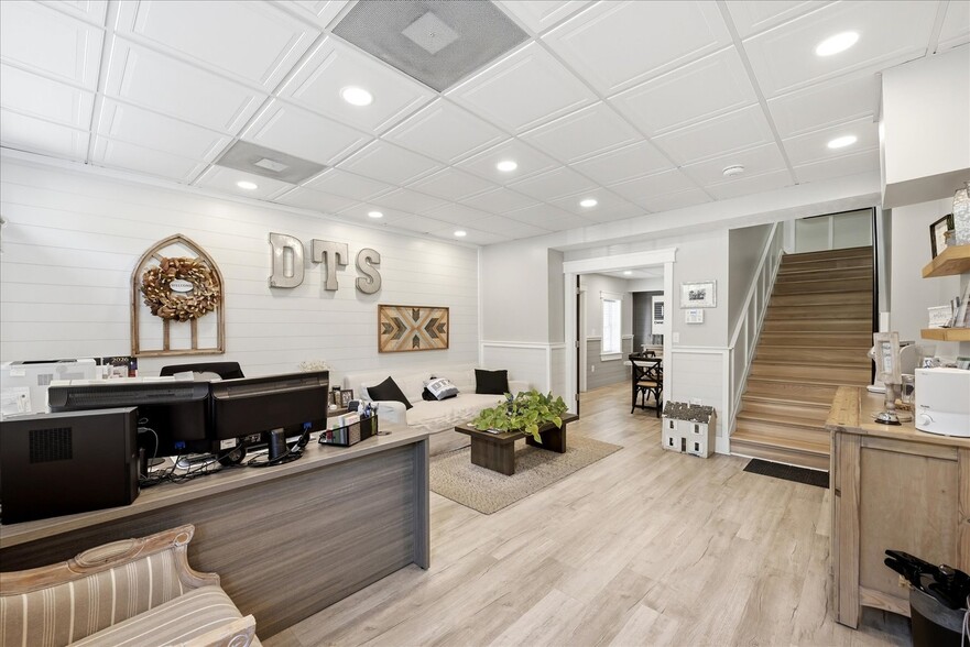 More Photos Of 48 W Boscawen St, Winchester Storefront Retail Office For Sale