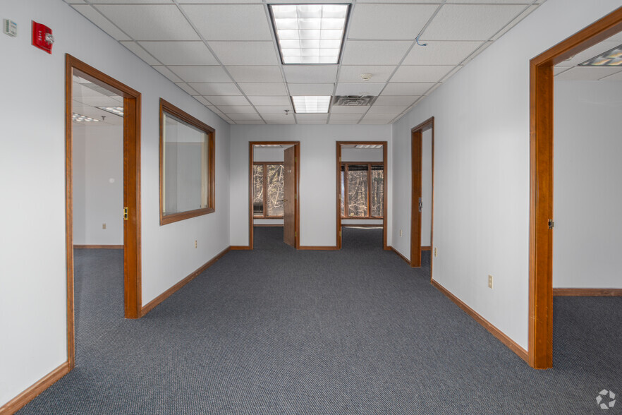 More Photos Of 135 Folly Mill Rd, Seabrook Office For Sale