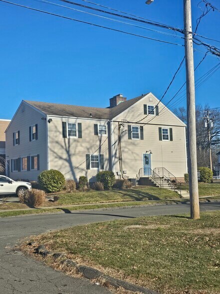 More Photos Of 3303 Main St, Stratford Office For Lease