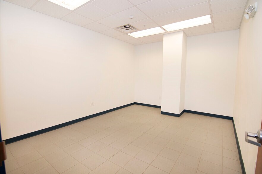 More Photos Of 3 Unlimited Dr, Saratoga Springs Office For Lease