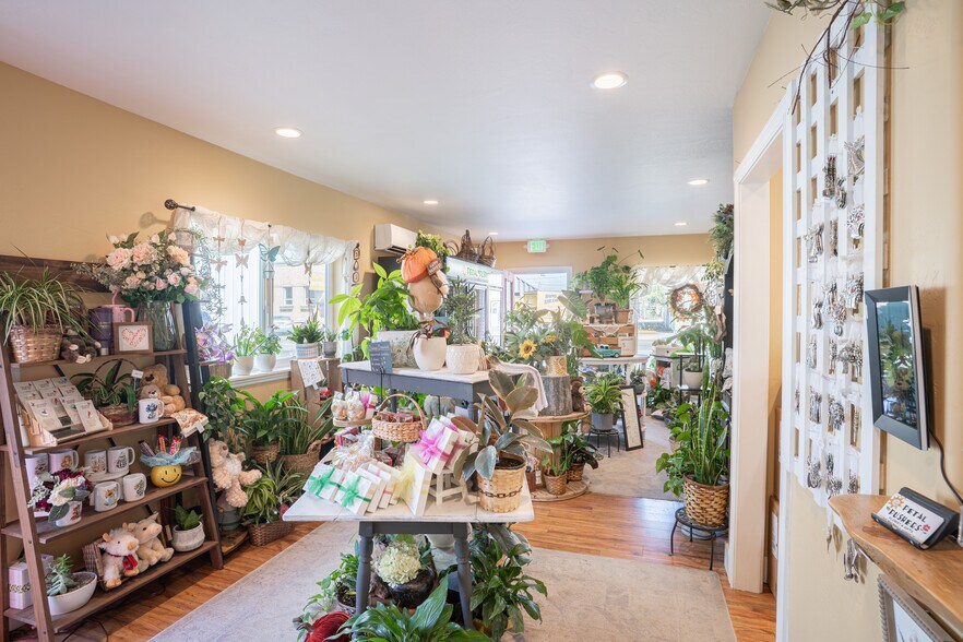 More Photos Of 319 Main St N, Kimberly Warehouse For Sale