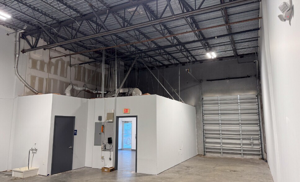 More Photos Of 645 NW Enterprise Dr, Port Saint Lucie Light Distribution For Lease