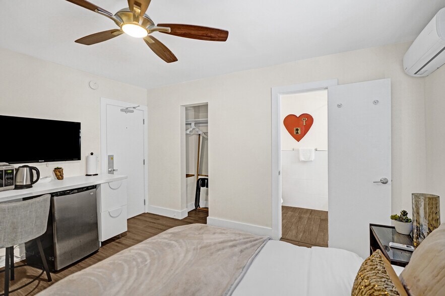 More Photos Of 3020-3024 Seville St, Fort Lauderdale Hotel For Sale
