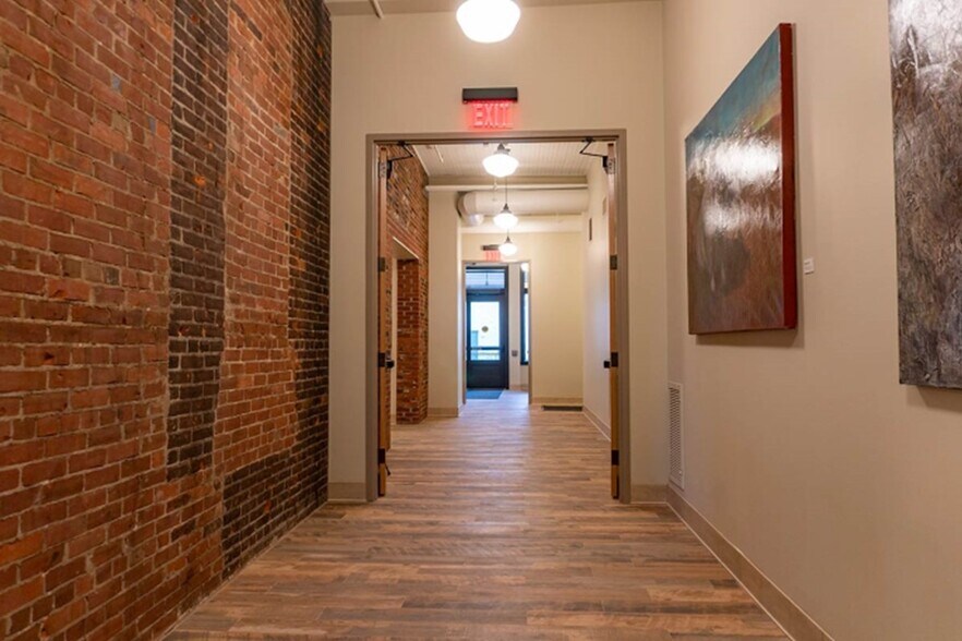 More Photos Of 102 Walnut St, Winona Office Residential For Lease